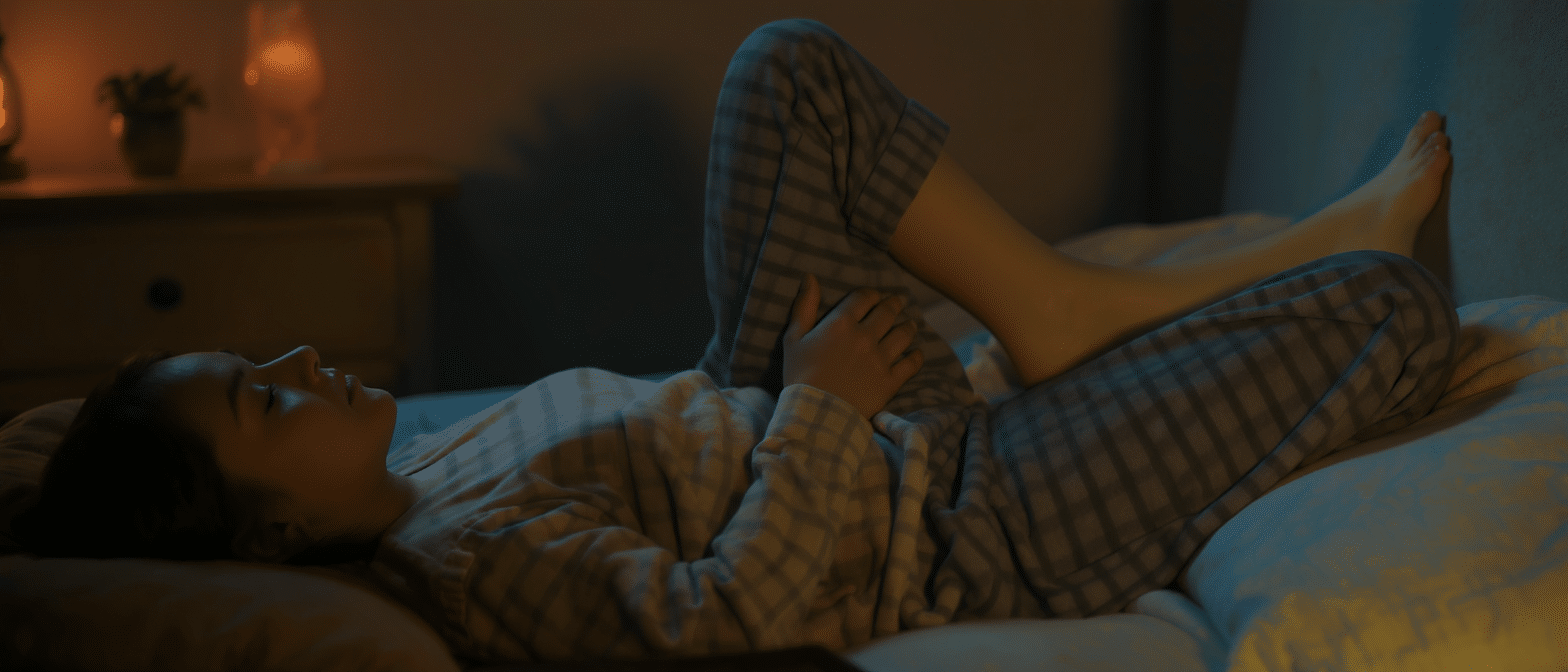 découvrez un geste nocturne simple et méconnu pour soulager les jambes lourdes au réveil et améliorer votre confort chaque matin.